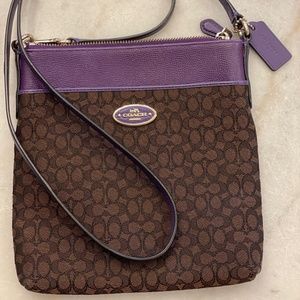Coach cross body purse color purple and brown E1432